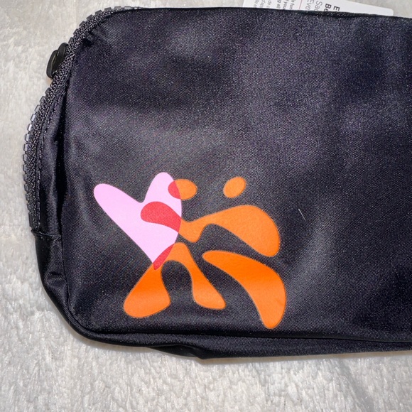 Lululemon NWT Everywhere Belt Bag Pride 1L - Picture 5 of 10